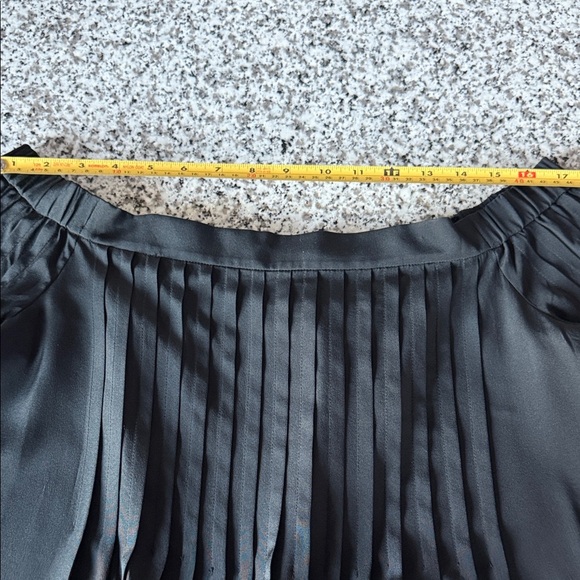 Tibi Black Pleated Off-the-Shoulder Silk Top with bell sleeves Sz 8 - Picture 9 of 9